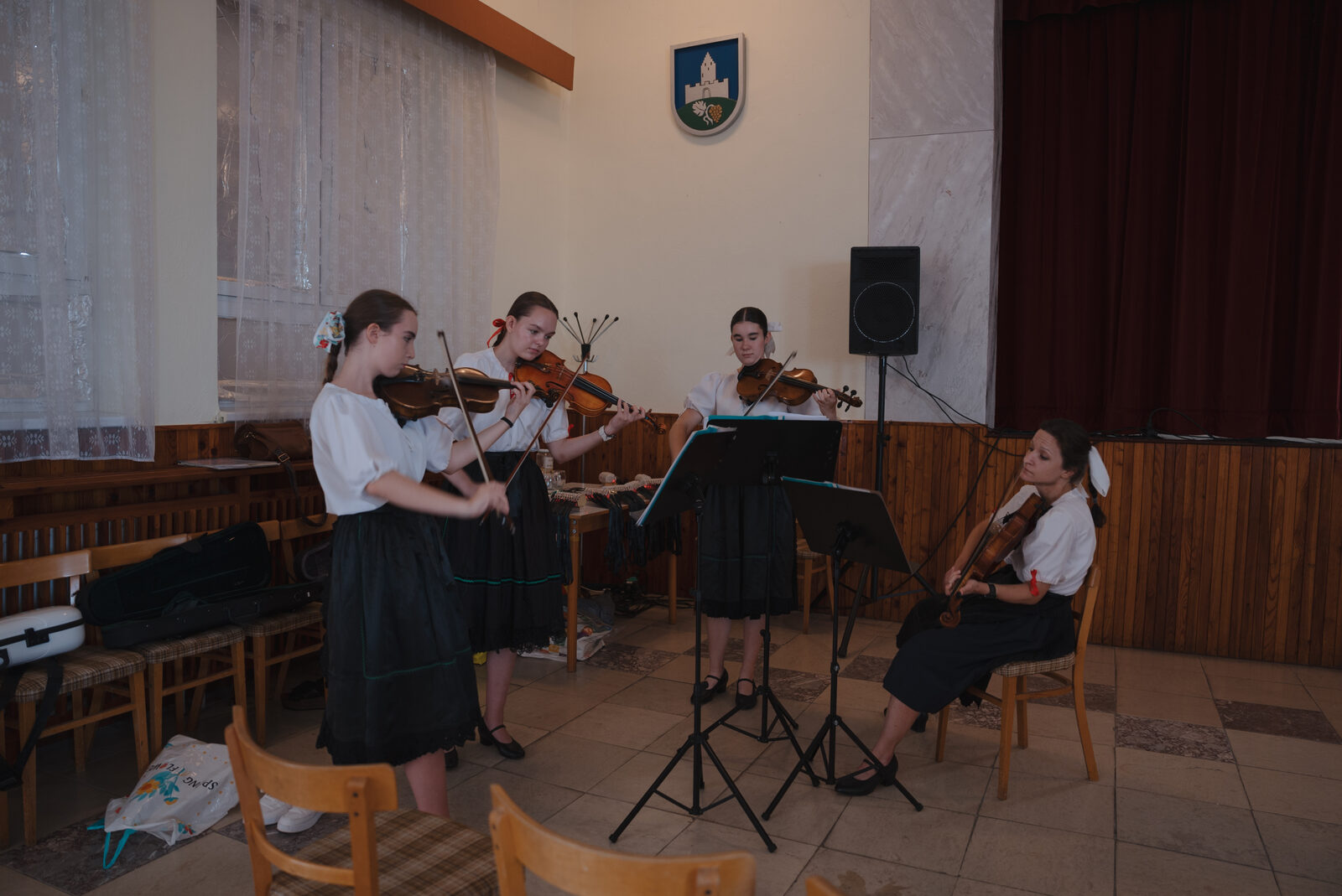 Sláčikové dievčatá vo folklórnom kroji